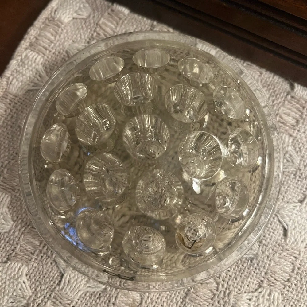 NO‎ BRAND Classic Vintage MCM Mid Century Modern 20 Hole Clear Glass Flower Frog